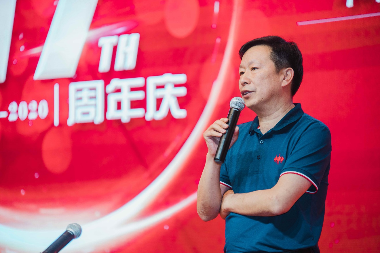 龙八long8十七载 因你更精彩